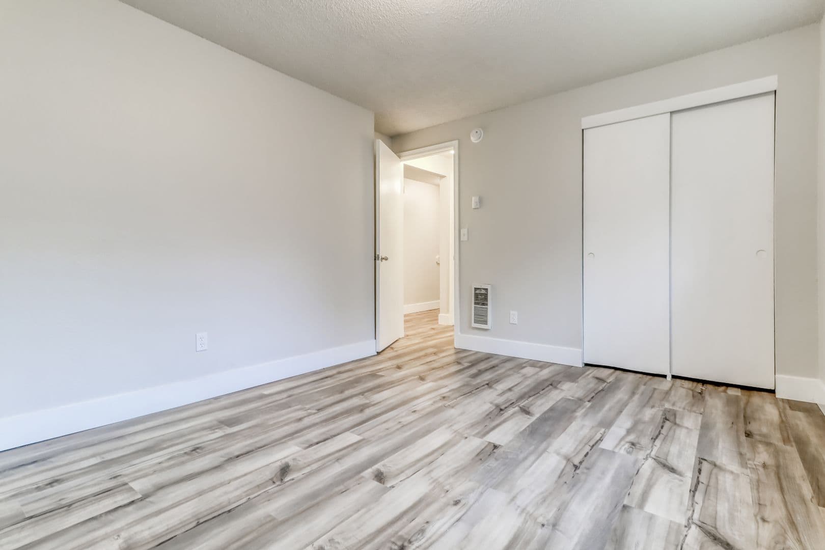 Vancouver Apartment: 3218 Edgewood Dr