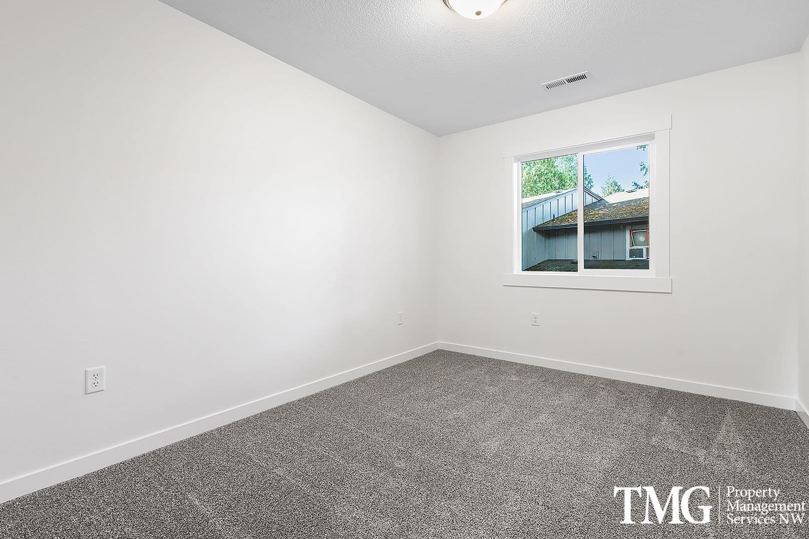 Vancouver Apartment: 5119 NE Saint James Road