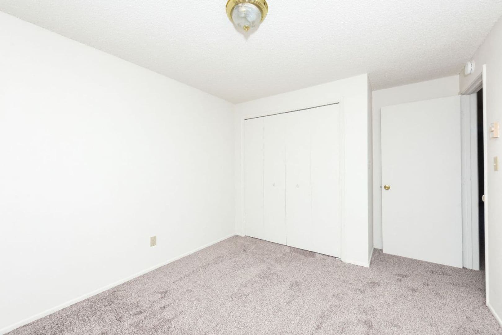 Vancouver Apartment: 3417 NE 53rd St