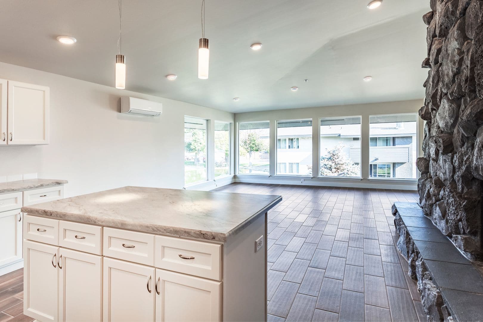 Kennewick Apartment: 5100 W Clearwater Ave