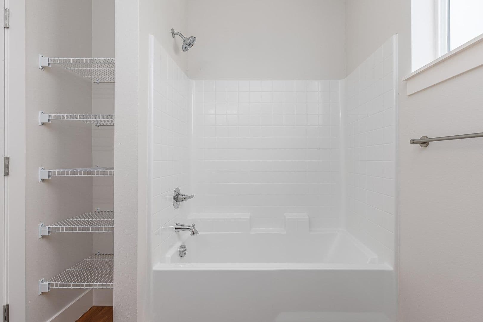 Kennewick Apartment: 7968 W 10th Ave
