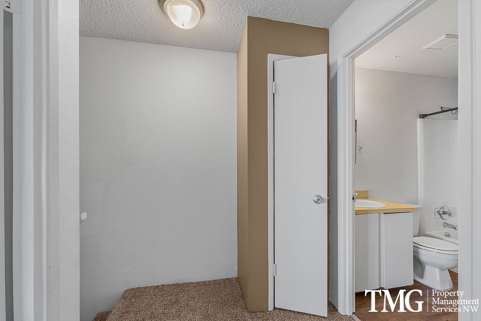 Kennewick Apartment: 803 S Olympia St