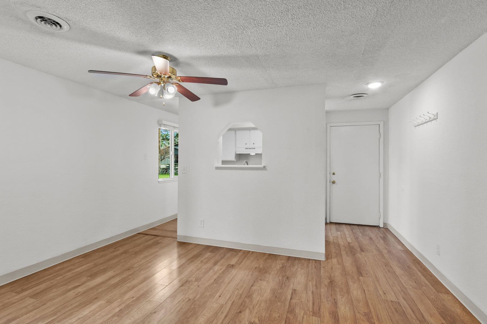 Richland Apartment: 850 Aaron Drive