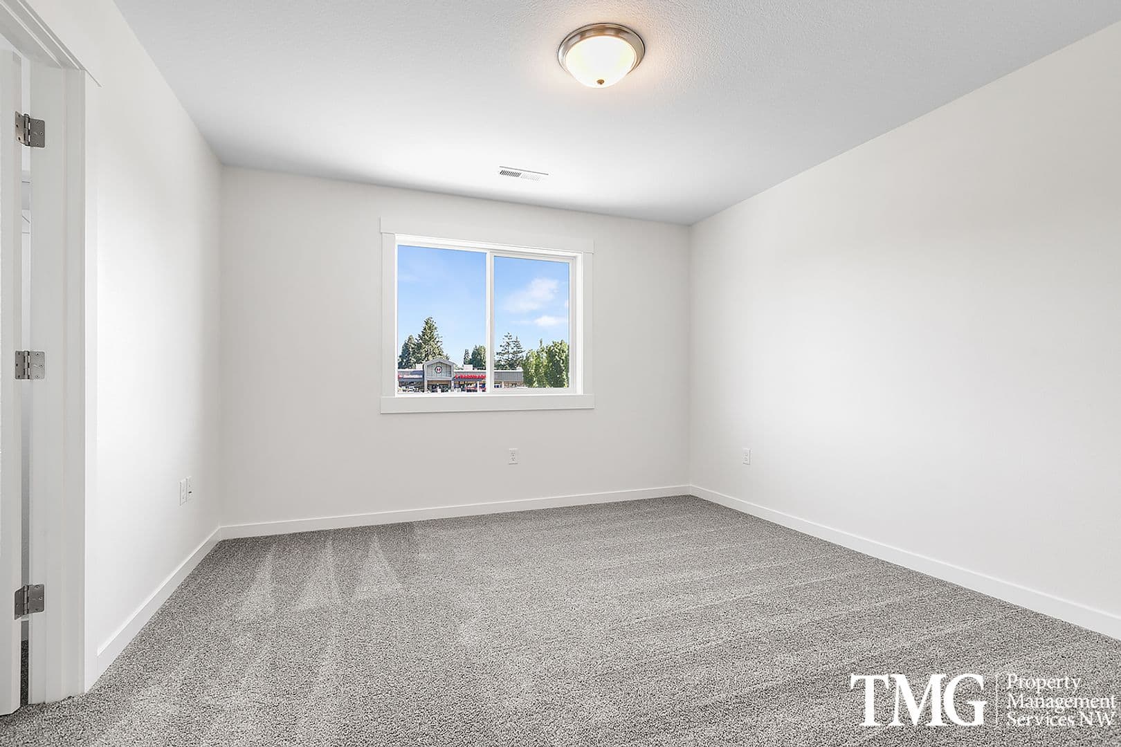 Vancouver Apartment: 5119 NE Saint James Road