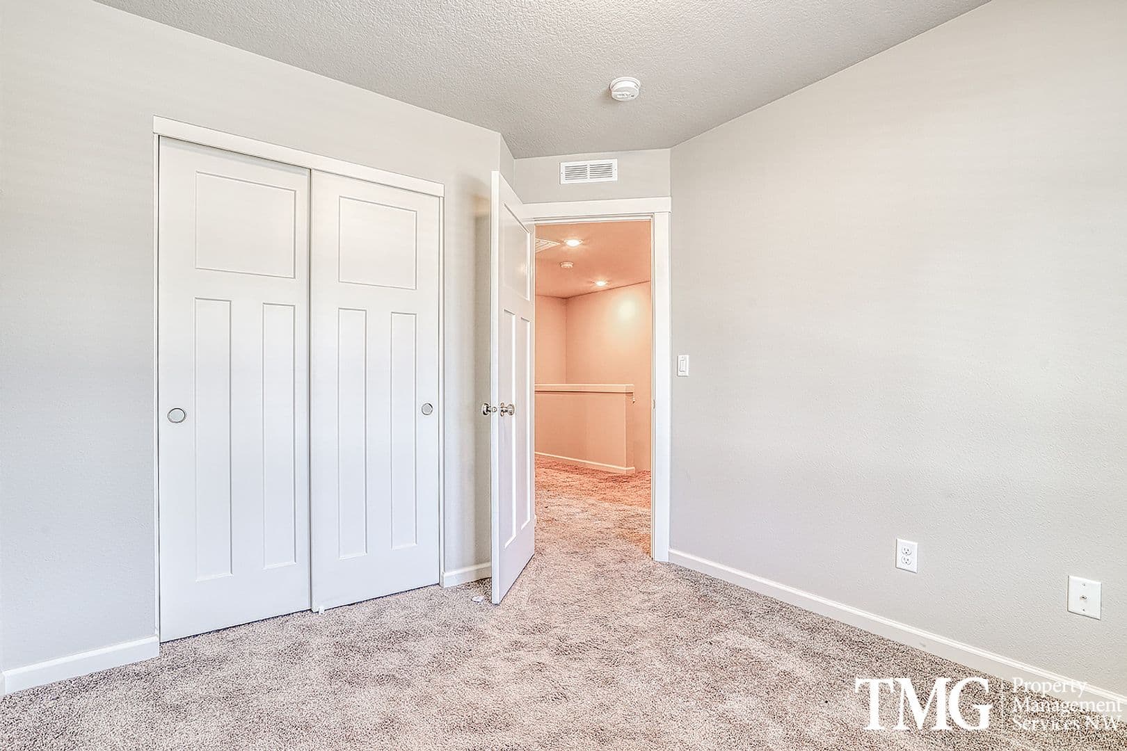 Ridgefield Townhome: 4231 S Waters Edge Way
