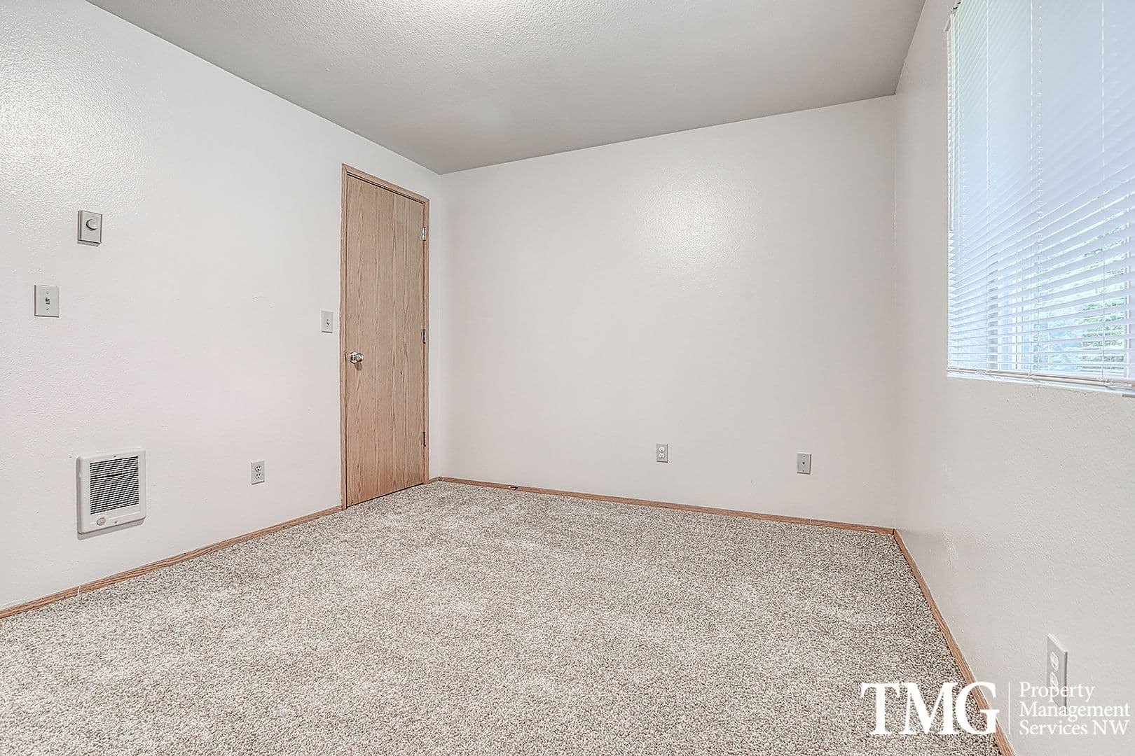 Vancouver Apartment: 13708 NE 18th St