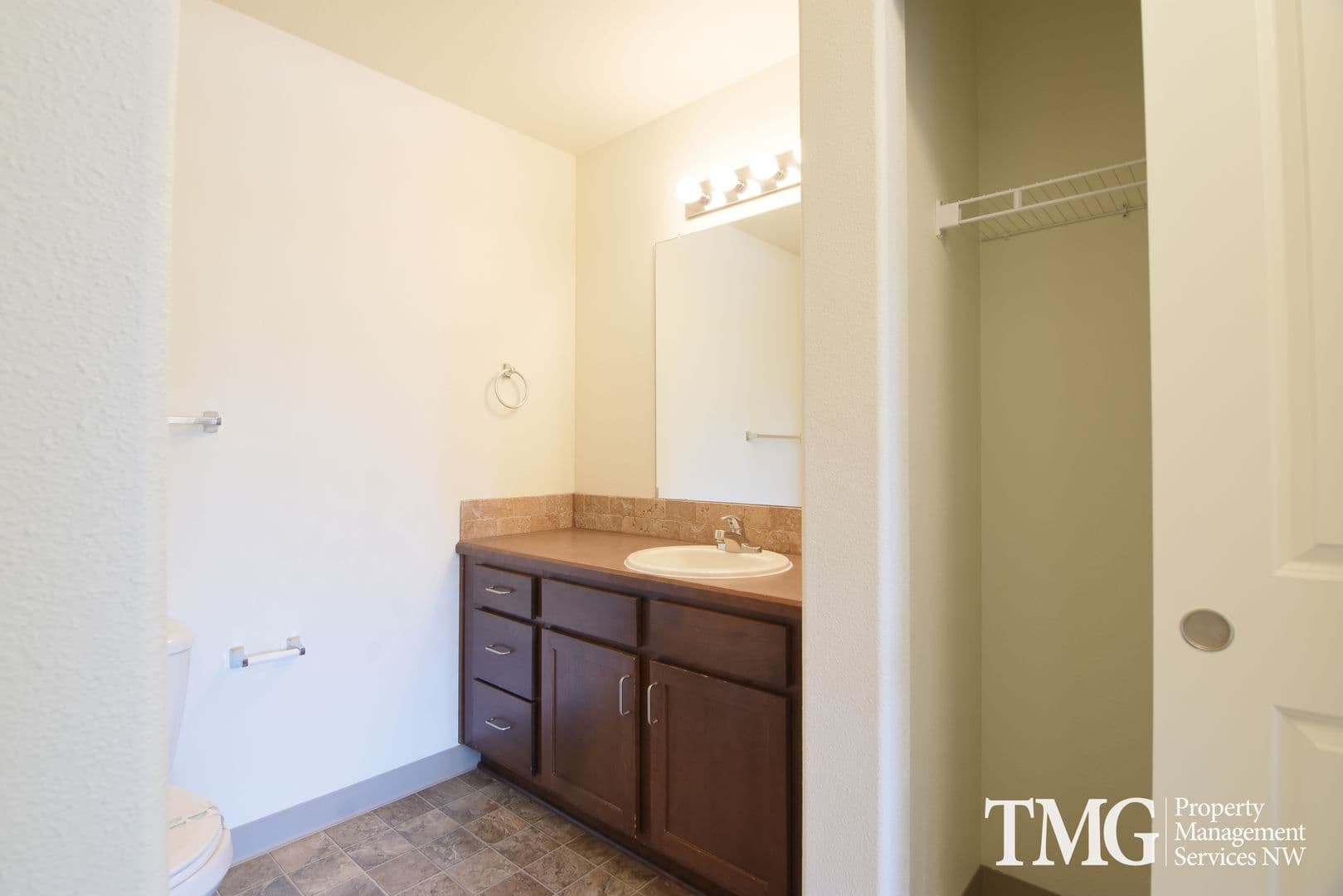 Battle Ground Apartment: 1017 SE 12th Ave