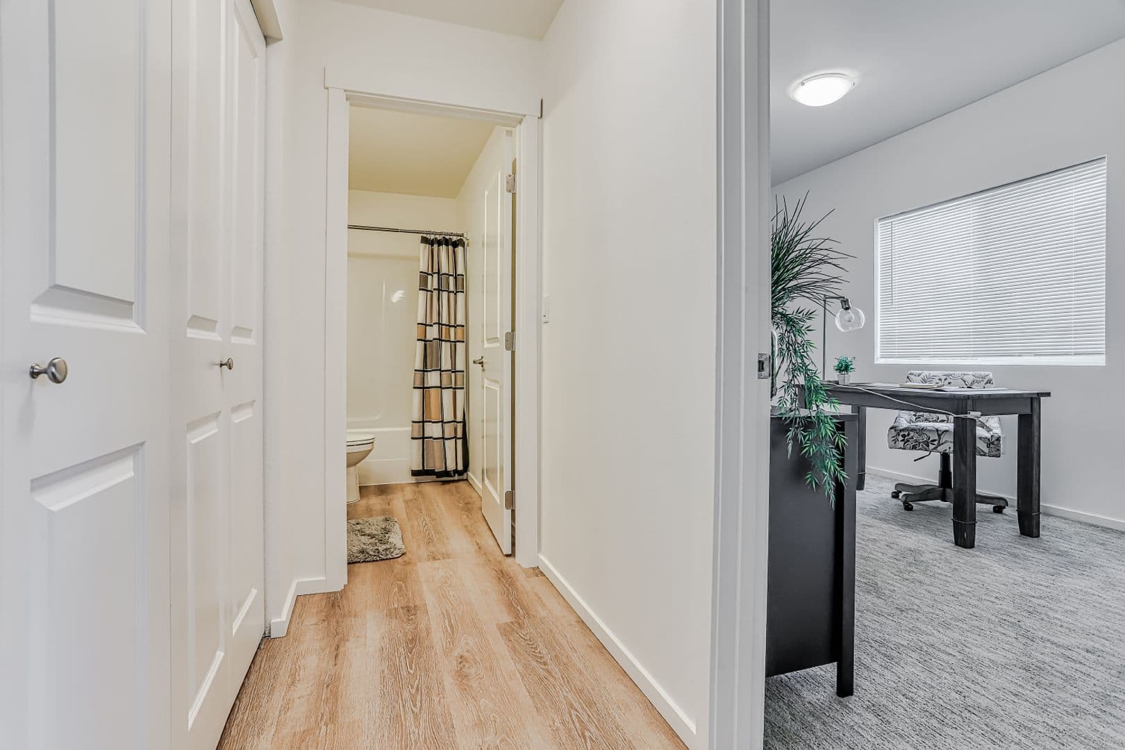 Kennewick Apartment: 2652 W 15th Ave