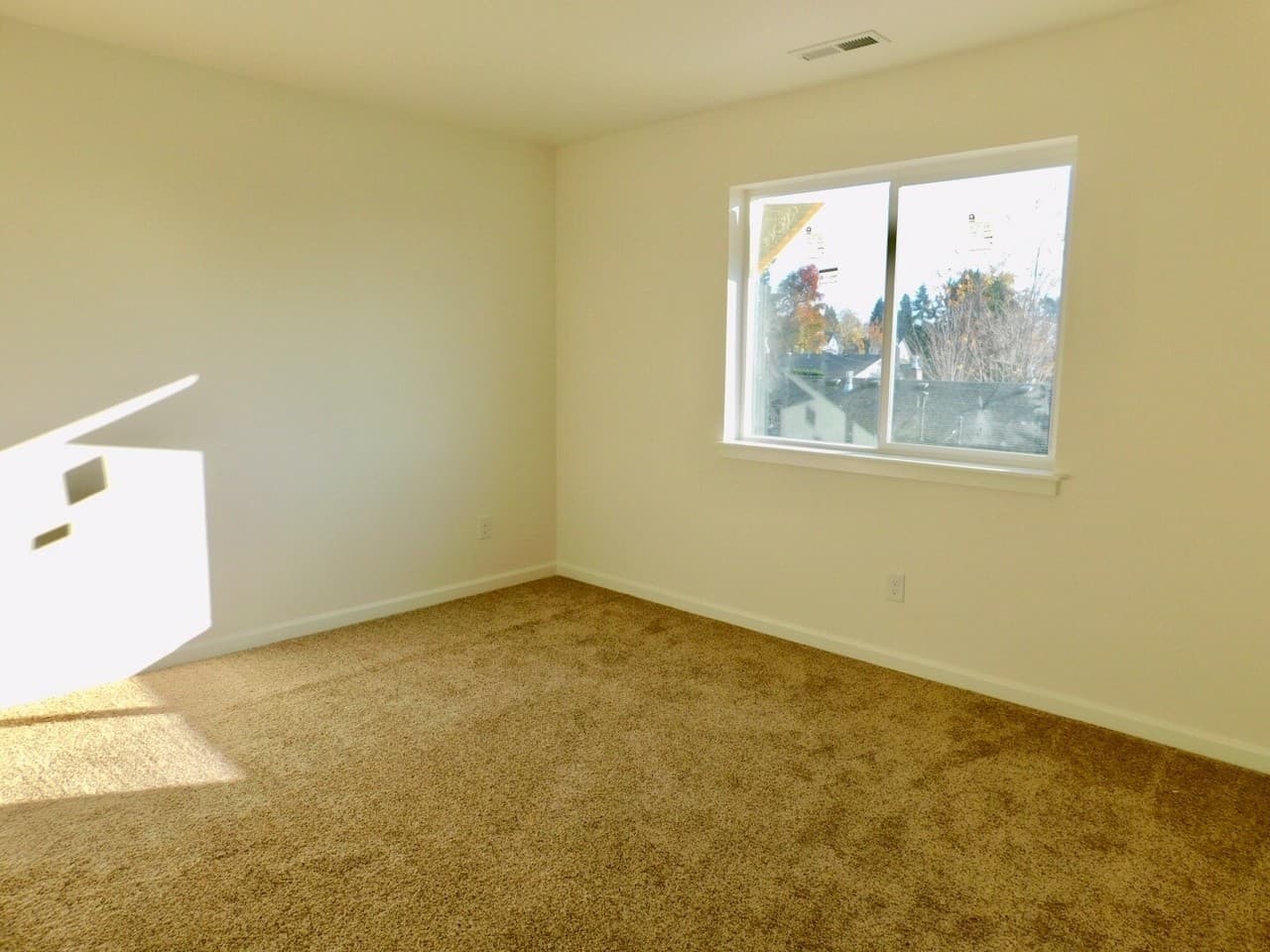 Vancouver Apartment: 3301 & 3305 Lincoln Avenue