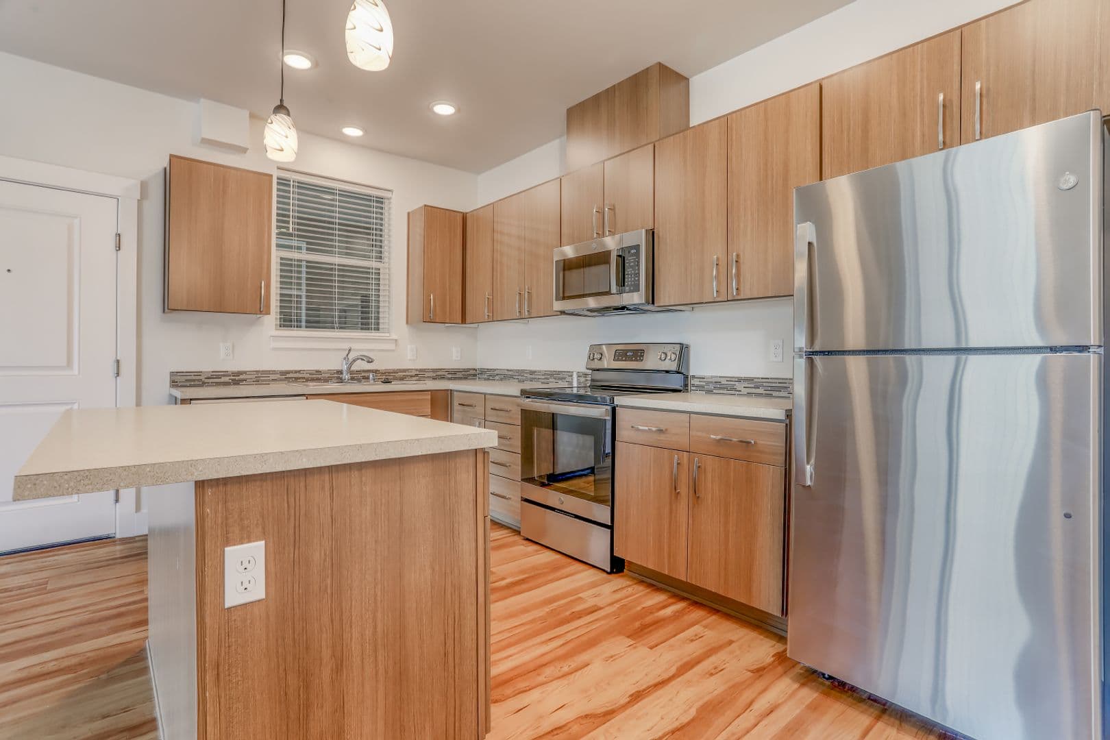 Kennewick Apartment: 7942 W 10th Ave