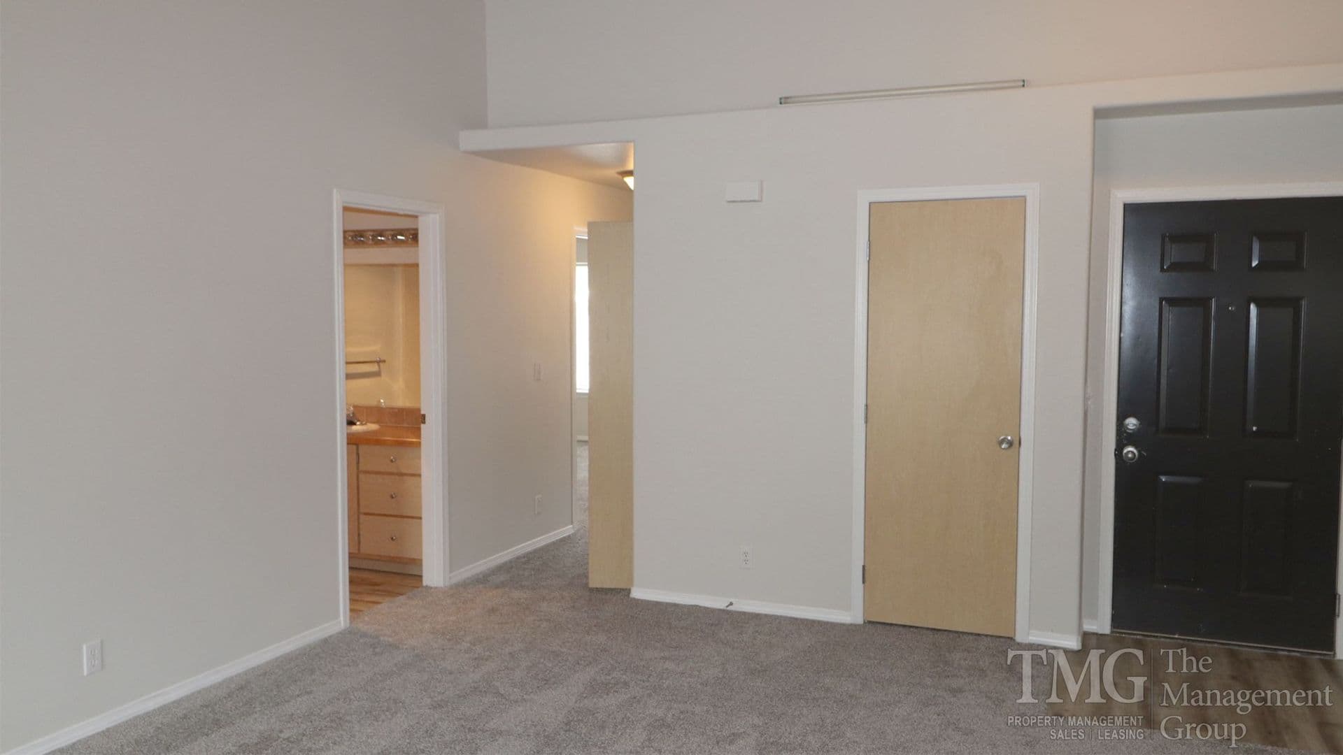Vancouver Apartment: 5313 NE 68th Ave