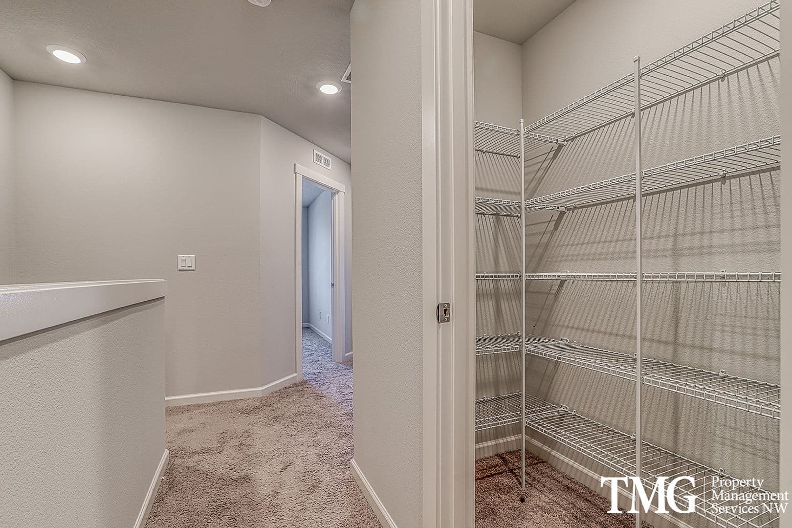 Ridgefield Townhome: 4231 S Waters Edge Way