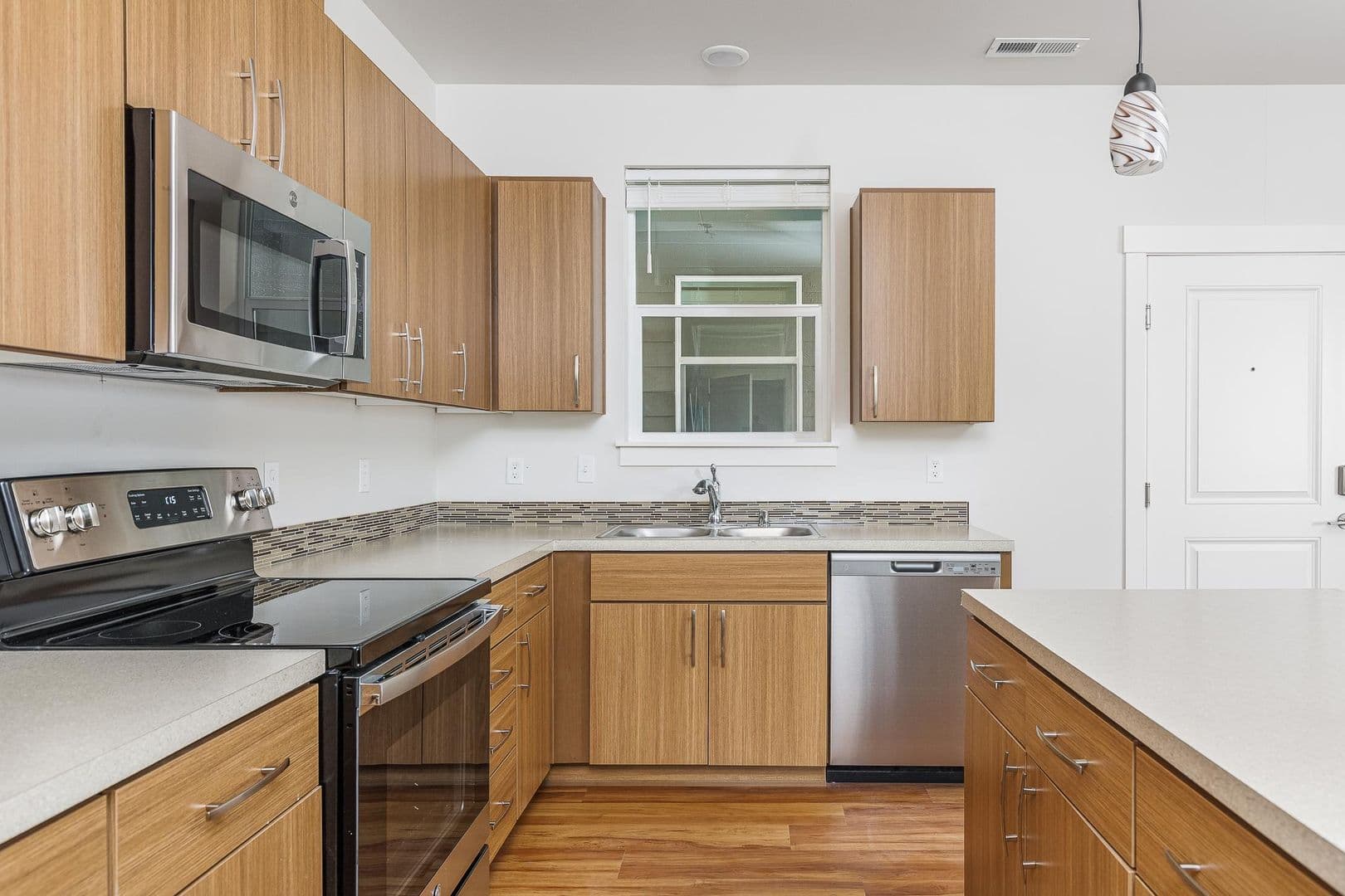 Kennewick Apartment: 7968 W 10th Ave