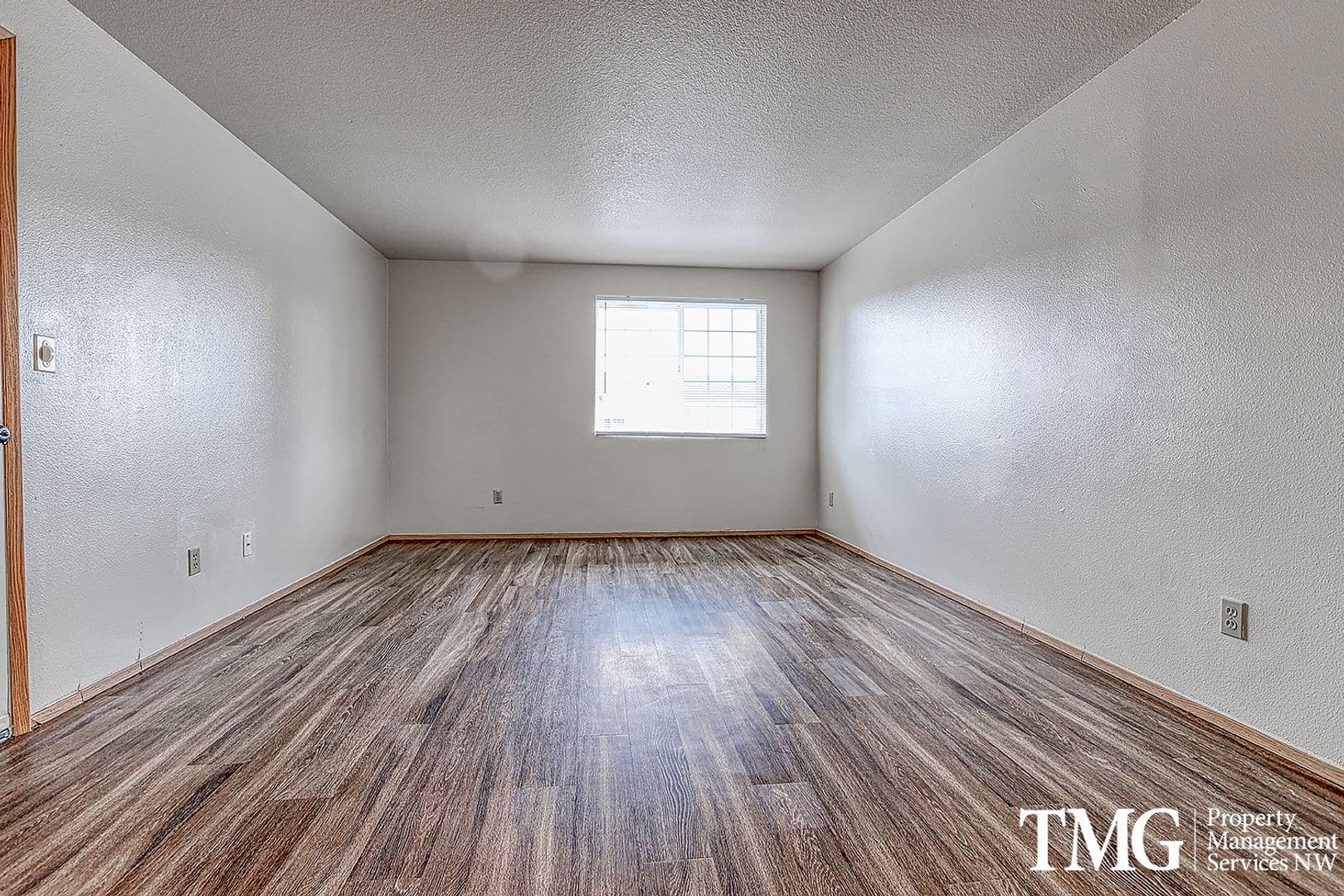 Vancouver Apartment: 13708 NE 18th St