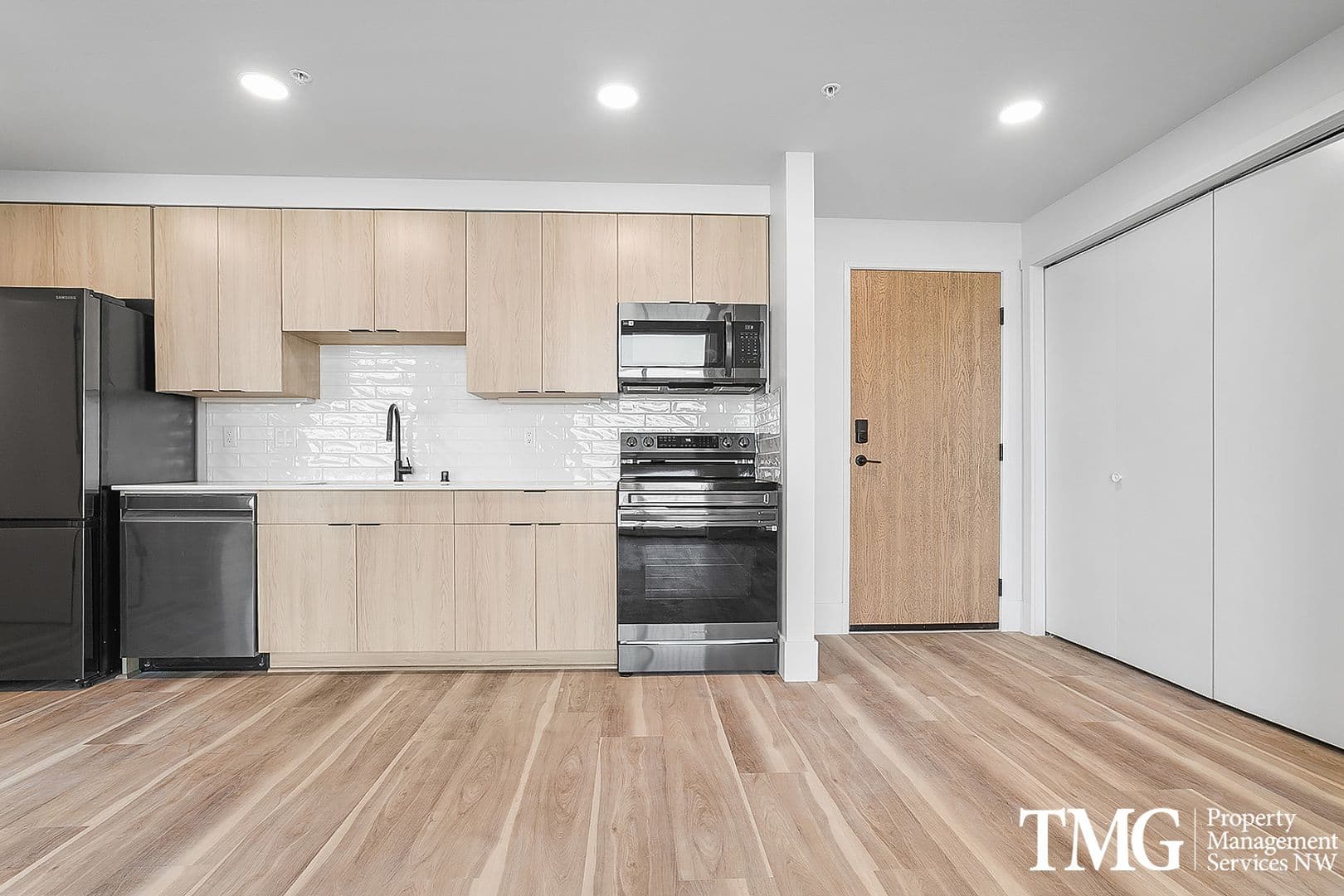 Kennewick Apartment: 4112 W 24th Ave