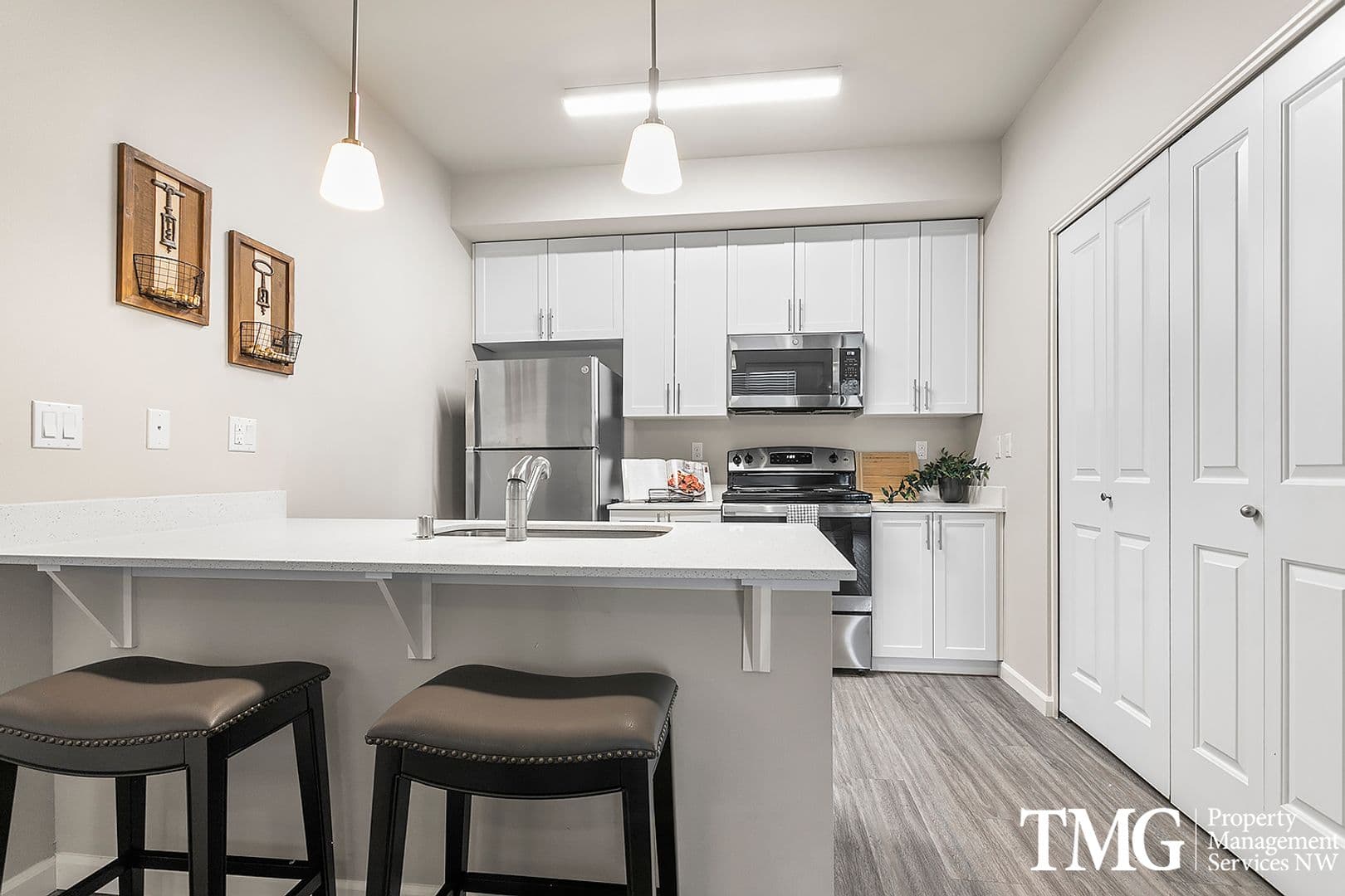 Ridgefield Apartment: 544 S Royle Rd