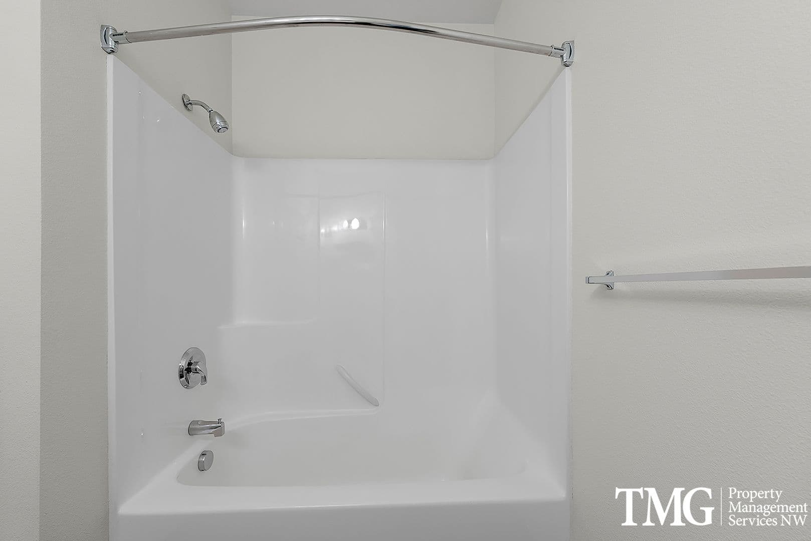 Richland Apartment: 900 Aaron Dr