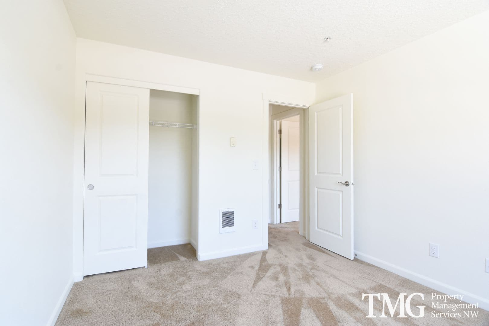 Battle Ground Apartment: 1017 SE 12th Ave