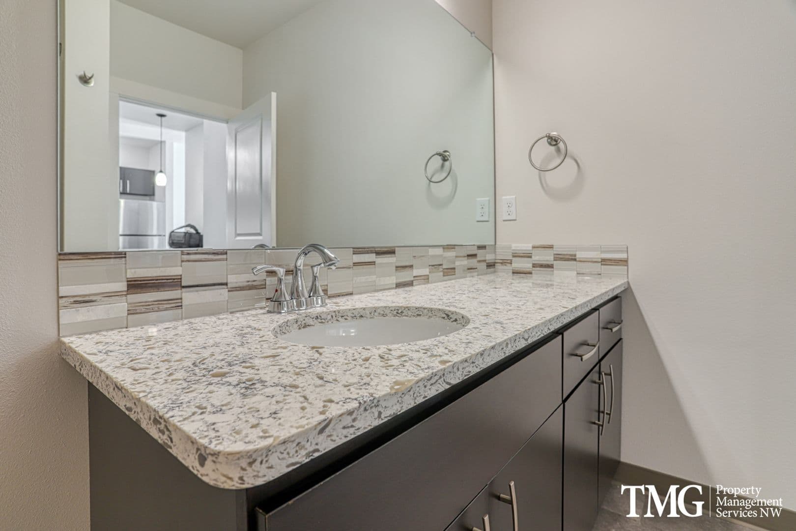 Kennewick Apartment: 7960 W 10th Ave