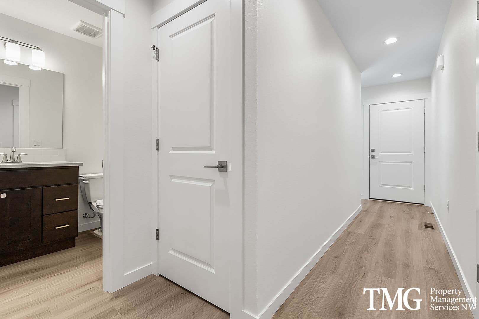 Vancouver Apartment: 5119 NE Saint James Road