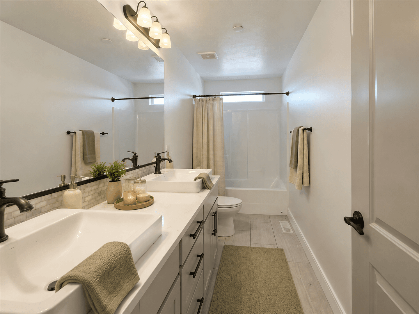 Richland House: 4504 Corvina Street