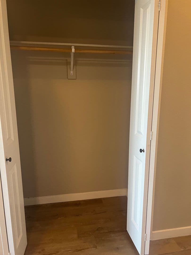 Vancouver Apartment: 608 NE 86th St