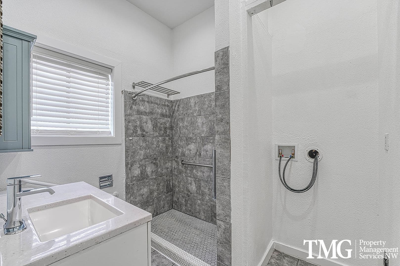 Kennewick House: 312 S Kellogg Street #B