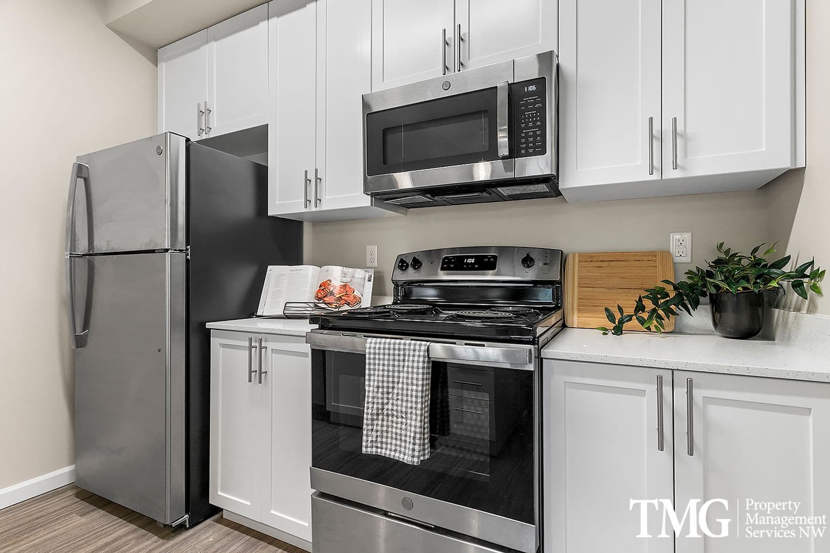 Ridgefield Apartment: 544 S Royle Rd