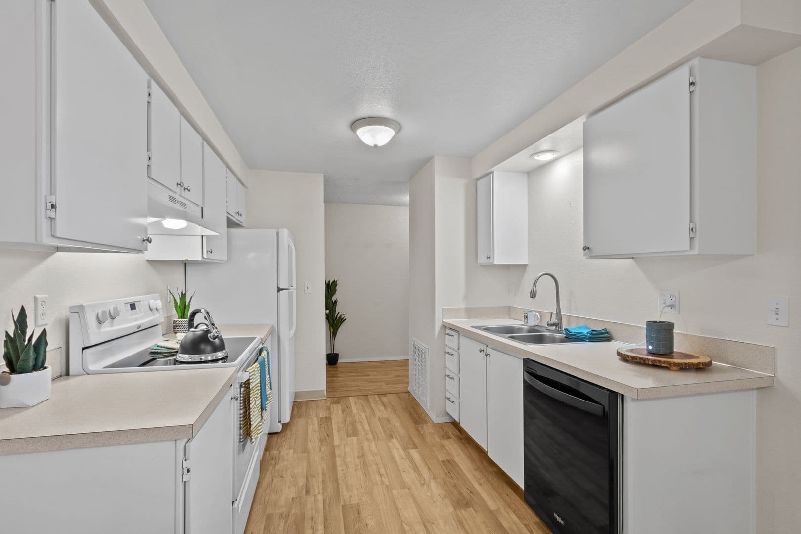 Richland Apartment: 850 Aaron Drive