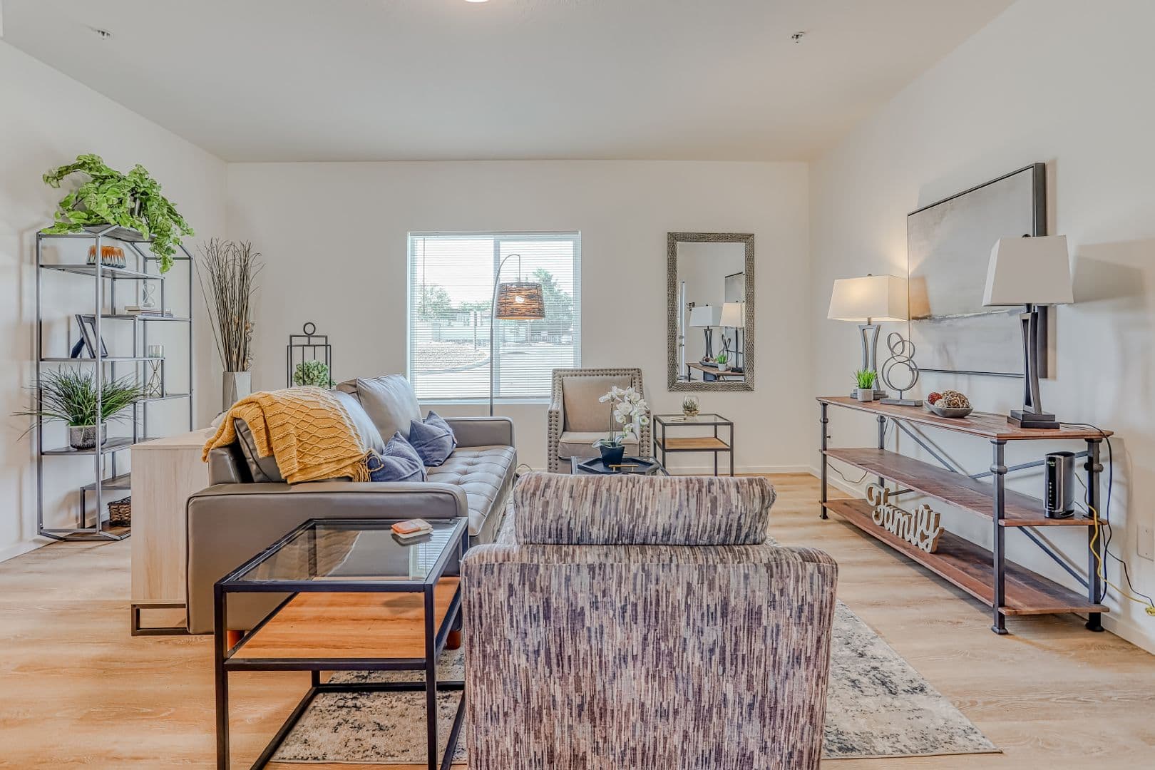 Kennewick Apartment: 2652 W 15th Ave