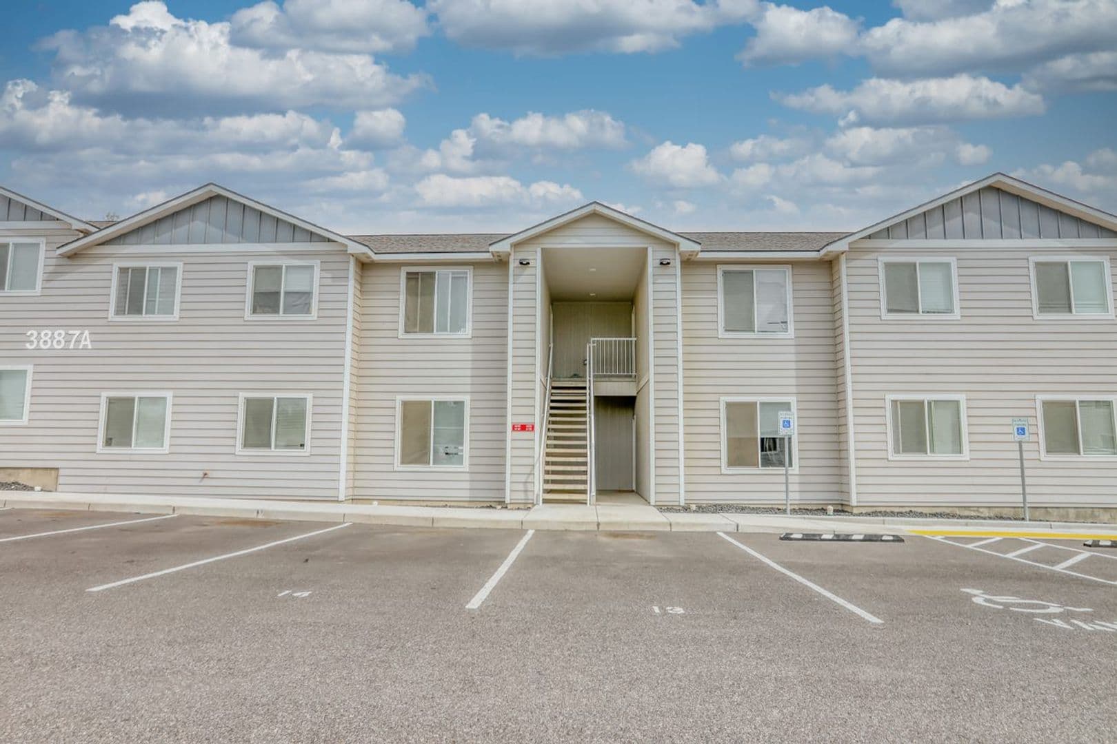 Kennewick Apartment: 3887 W 7th Ave