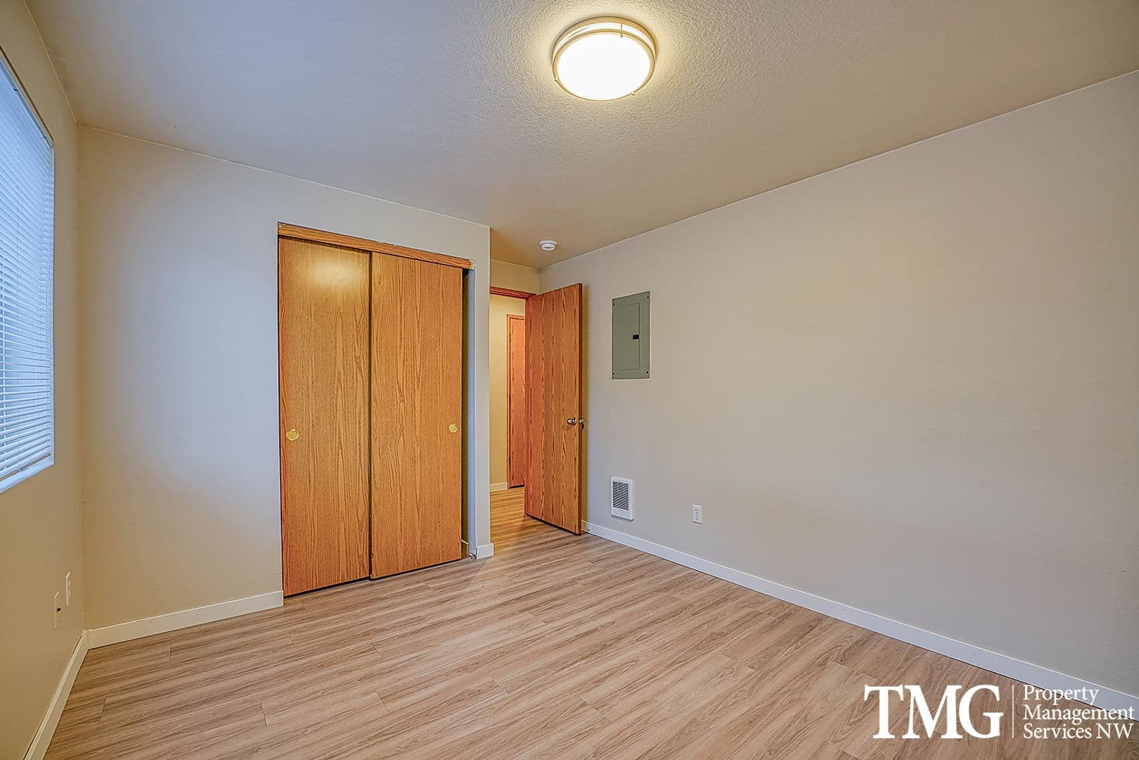 Vancouver Apartment: 13708 NE 18th St