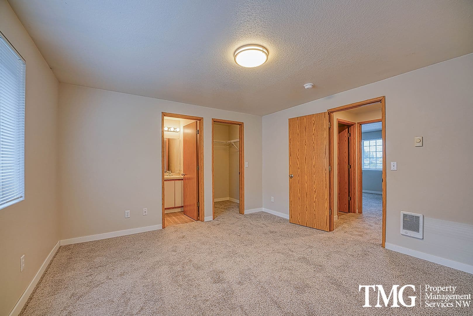 Vancouver Apartment: 13708 NE 18th St