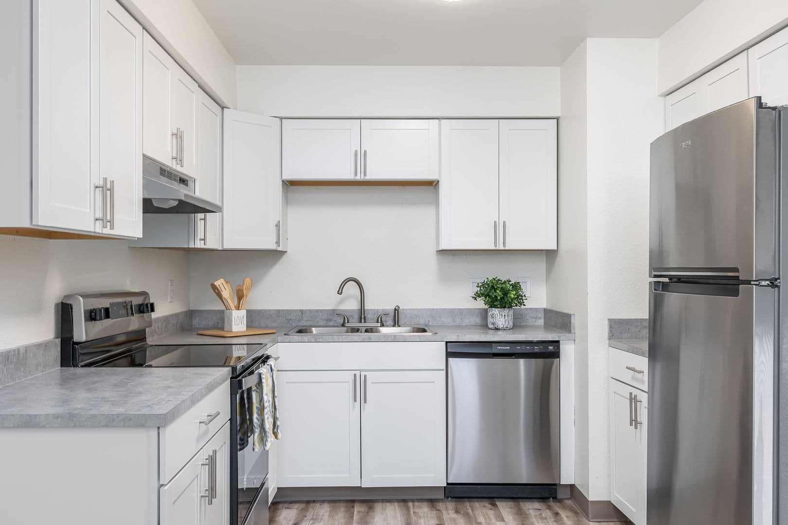 Kennewick Apartment: 3131 W Hood Ave