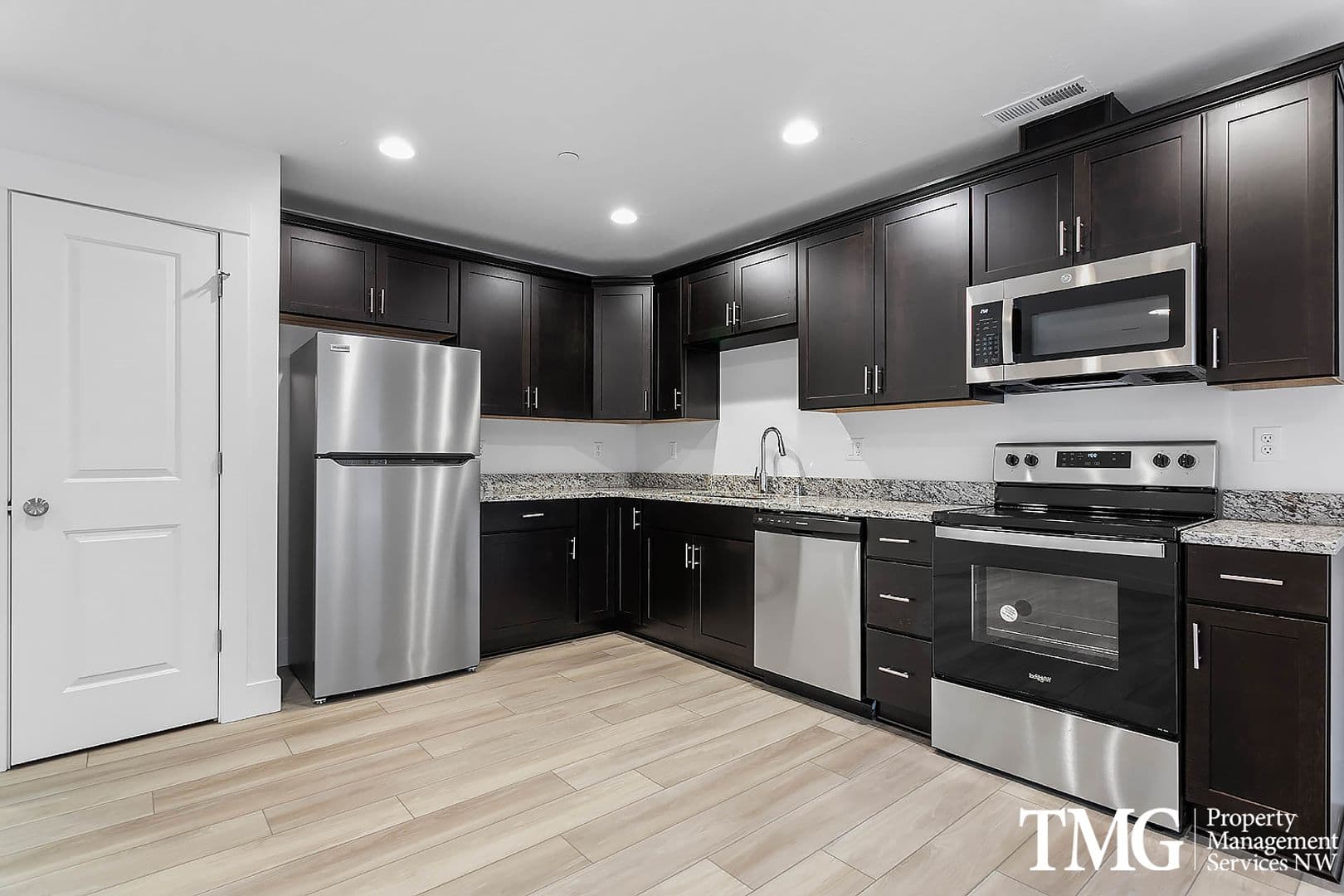 West Richland Townhome: 977 Creer Way - E-114