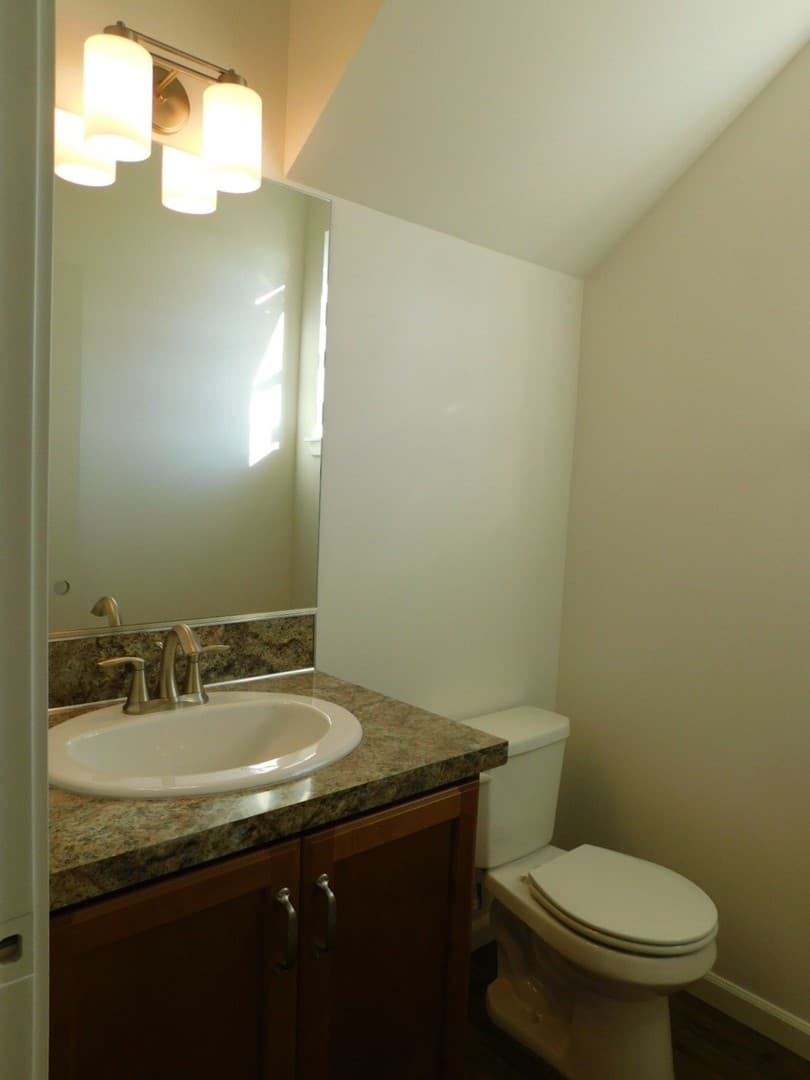 Vancouver Apartment: 3301 & 3305 Lincoln Avenue