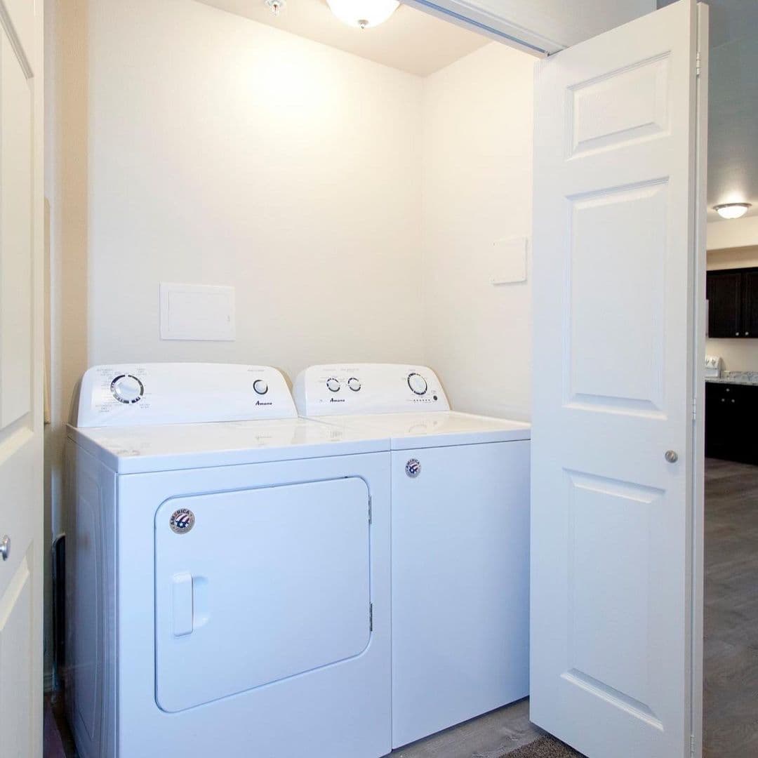 Kennewick Apartment: 3887 W 7th Ave