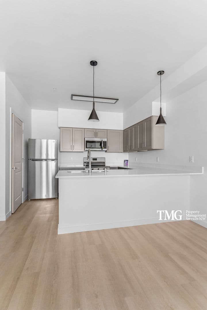 Vancouver Apartment: 12616 NE 116th Way