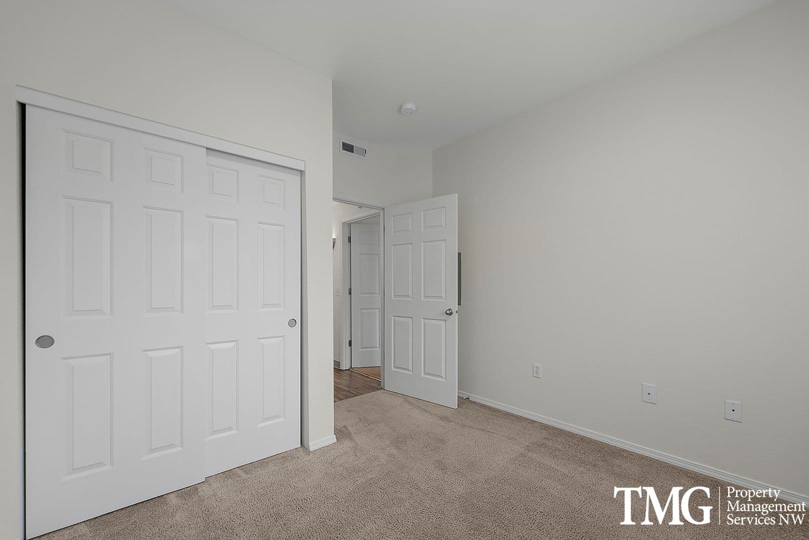 Richland Apartment: 900 Aaron Dr