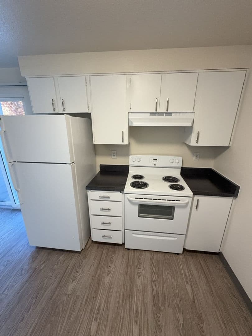 Kennewick Townhome: 4421 W Hood Ave