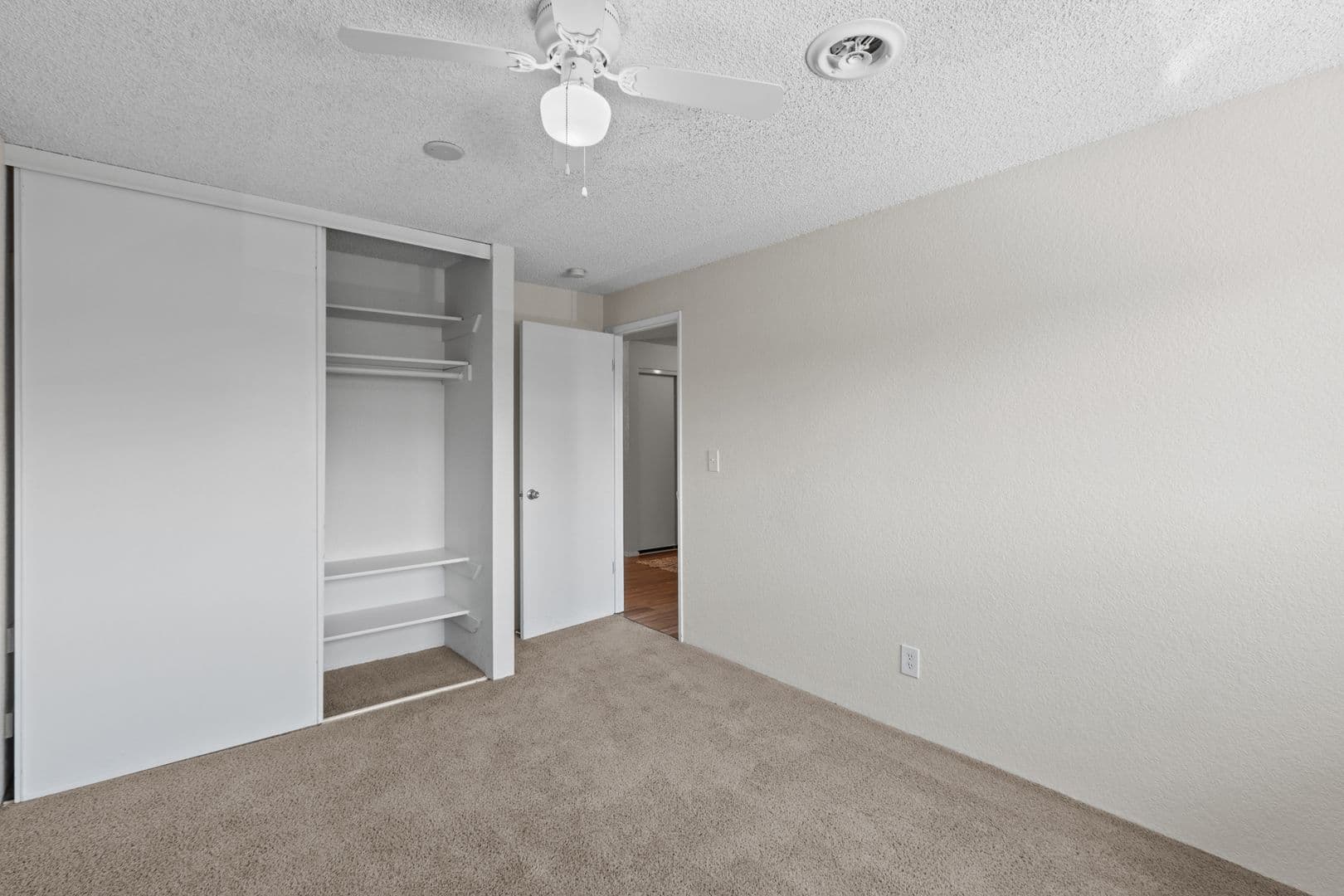 Richland Apartment: 850 Aaron Drive