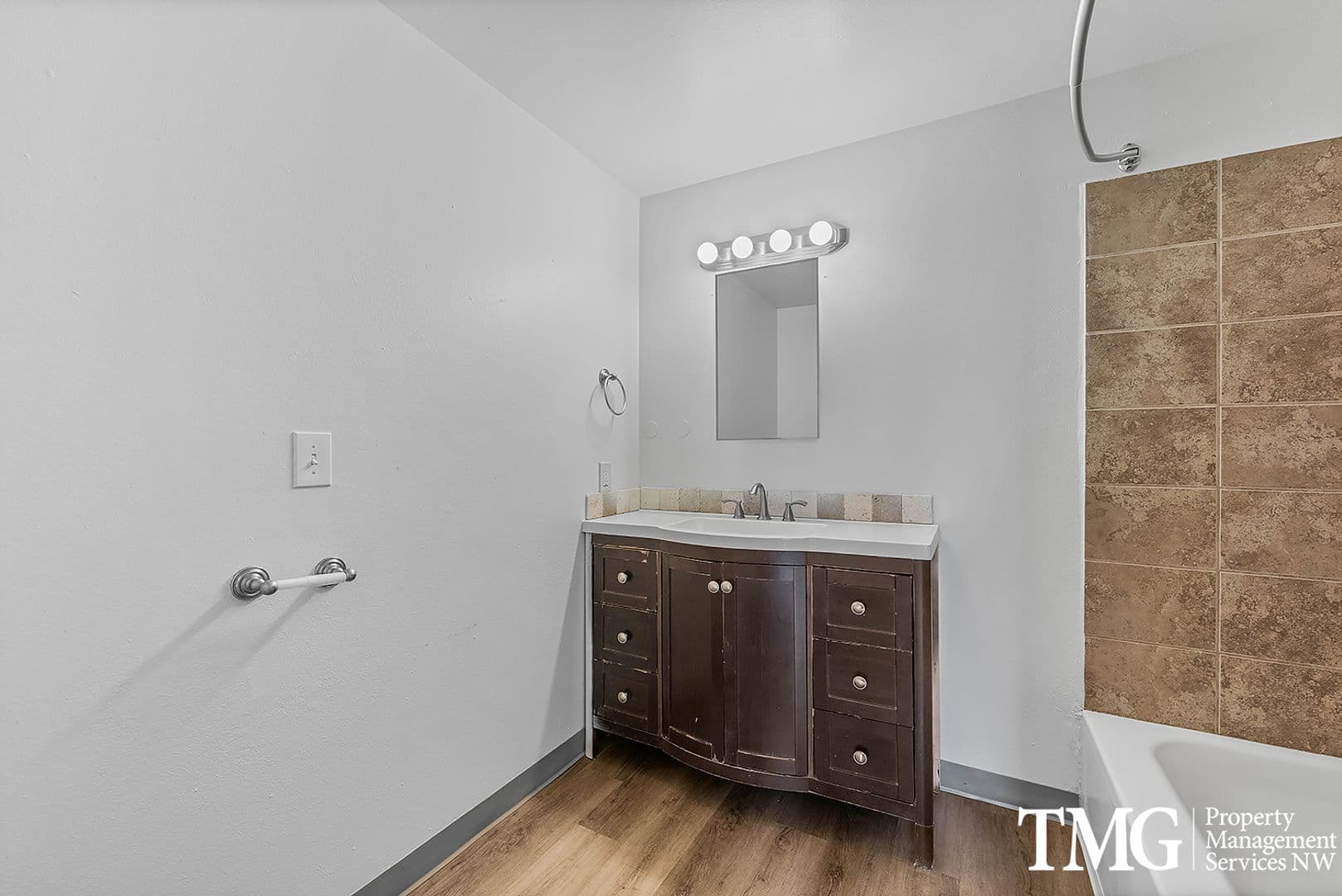 Kennewick Apartment: 803 S Olympia St