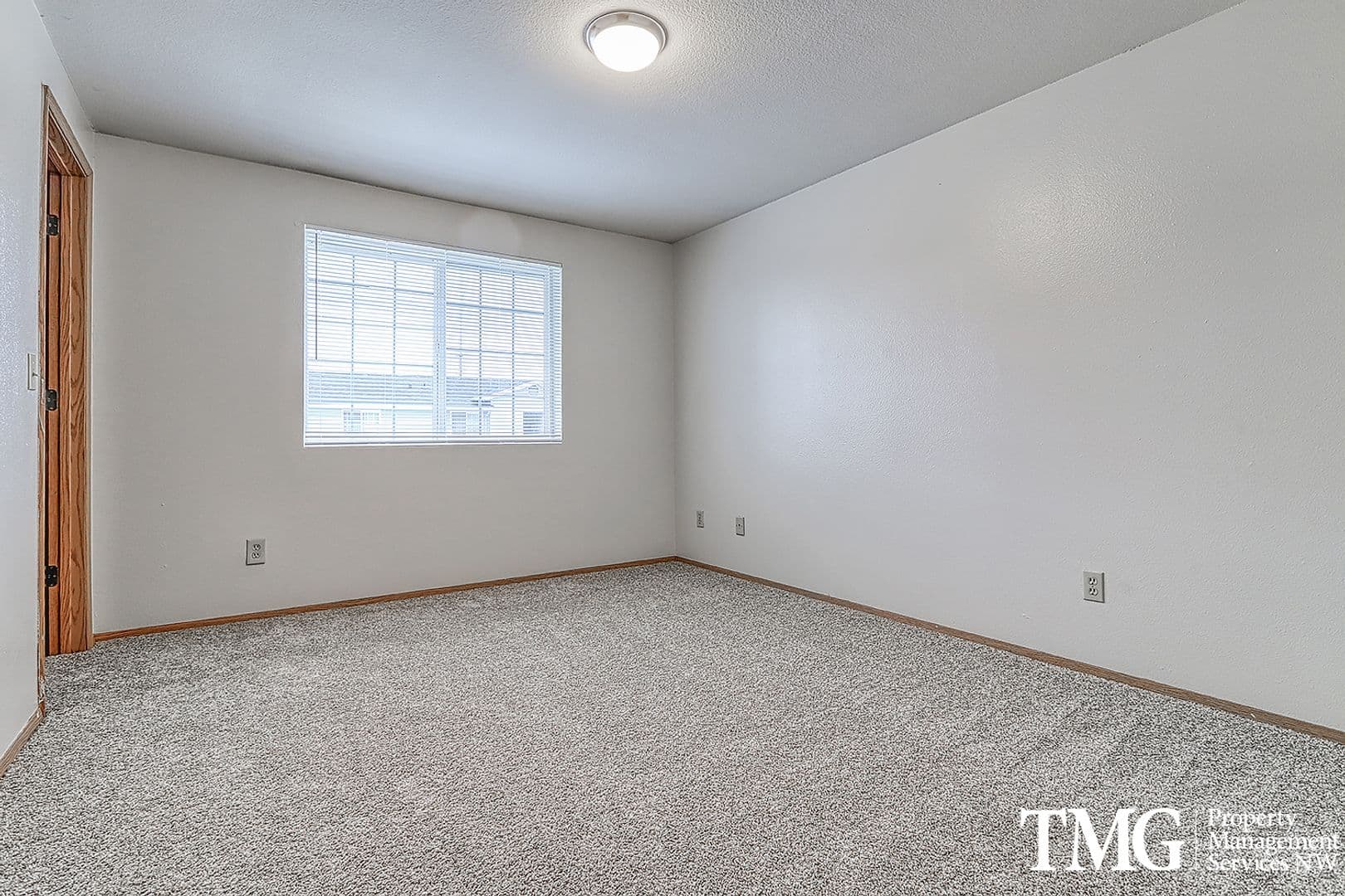 Vancouver Apartment: 13708 NE 18th St