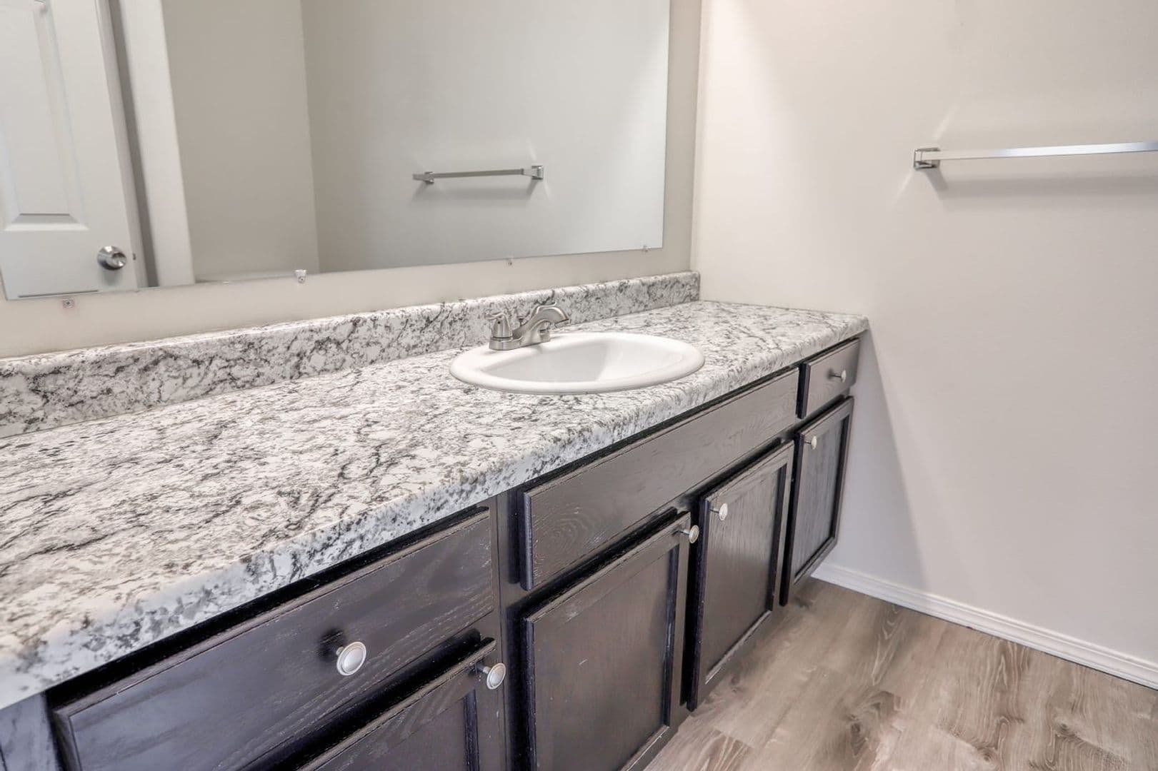 Kennewick Apartment: 3887 W 7th Ave