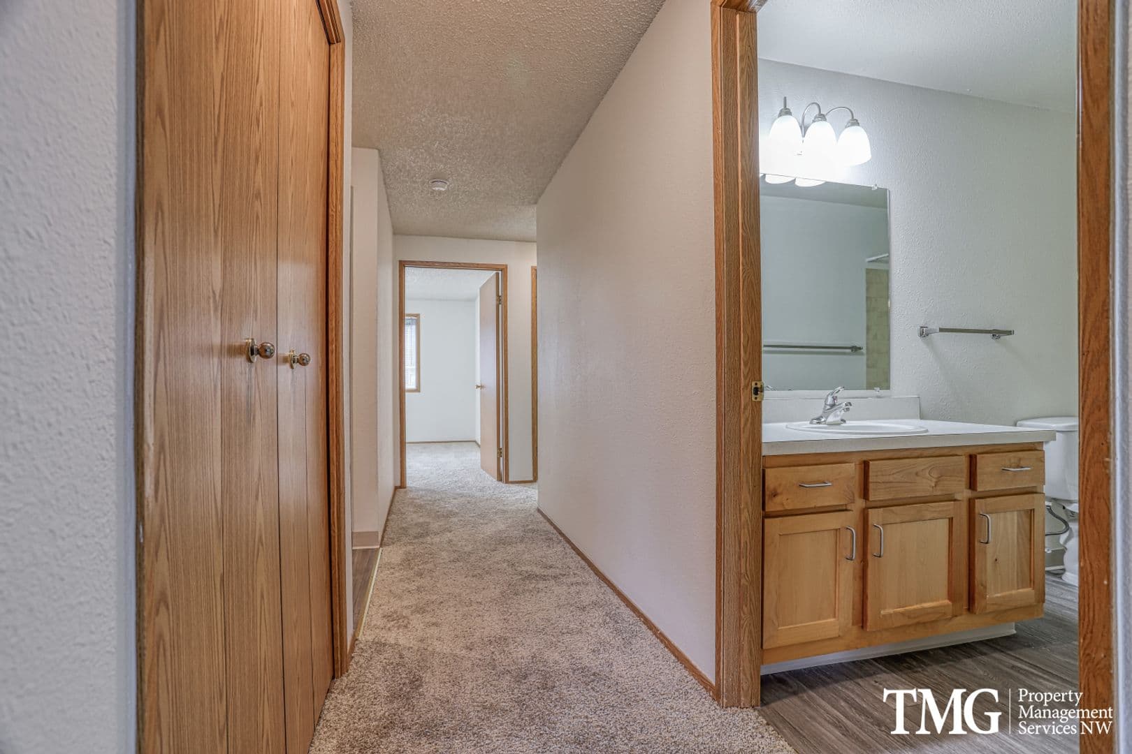Vancouver Apartment: 3811 NE Royal View Ave
