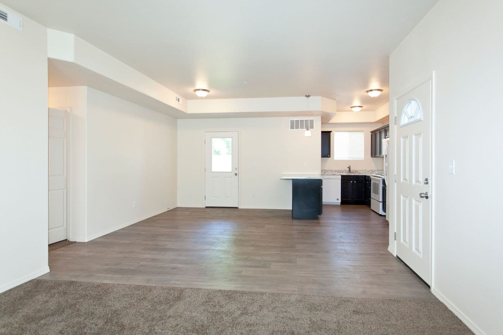 Kennewick Apartment: 3887 W 7th Ave