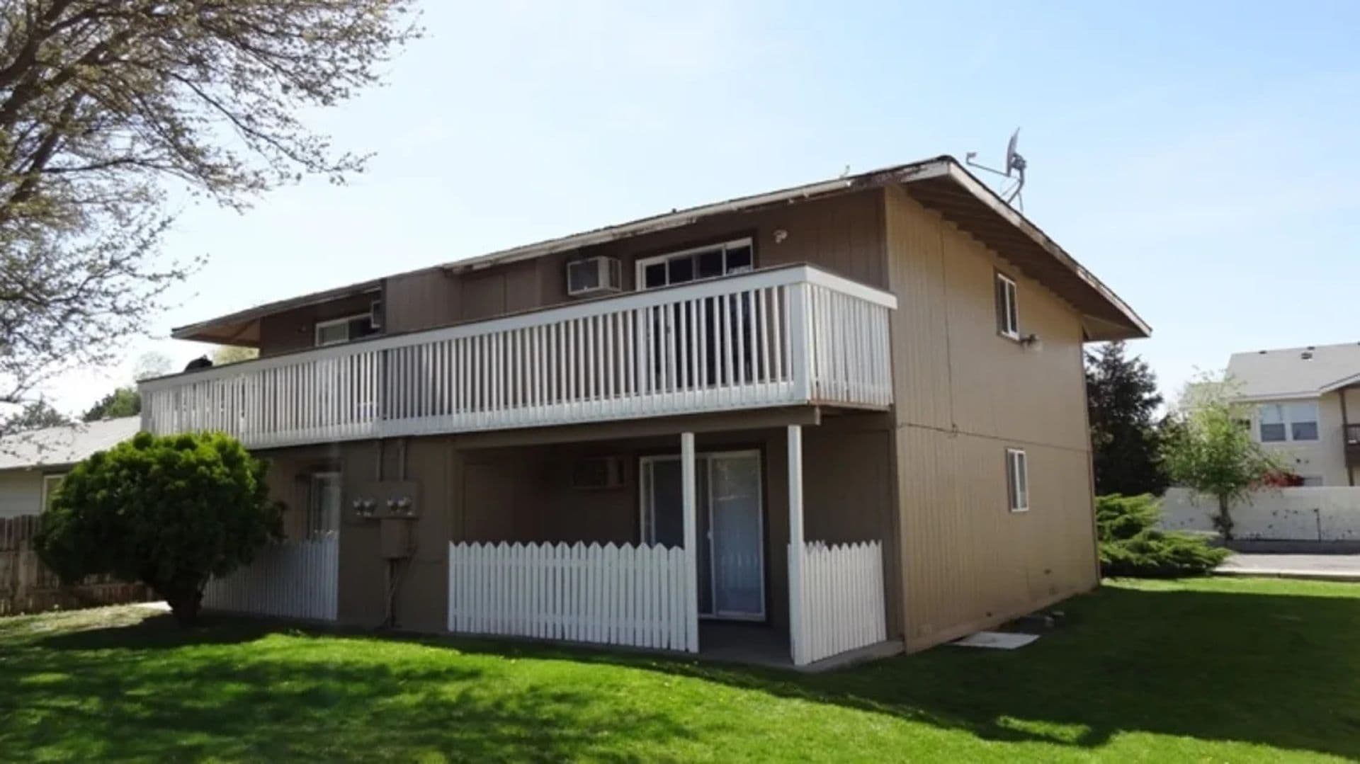 Kennewick Apartment: 12 S Morain St