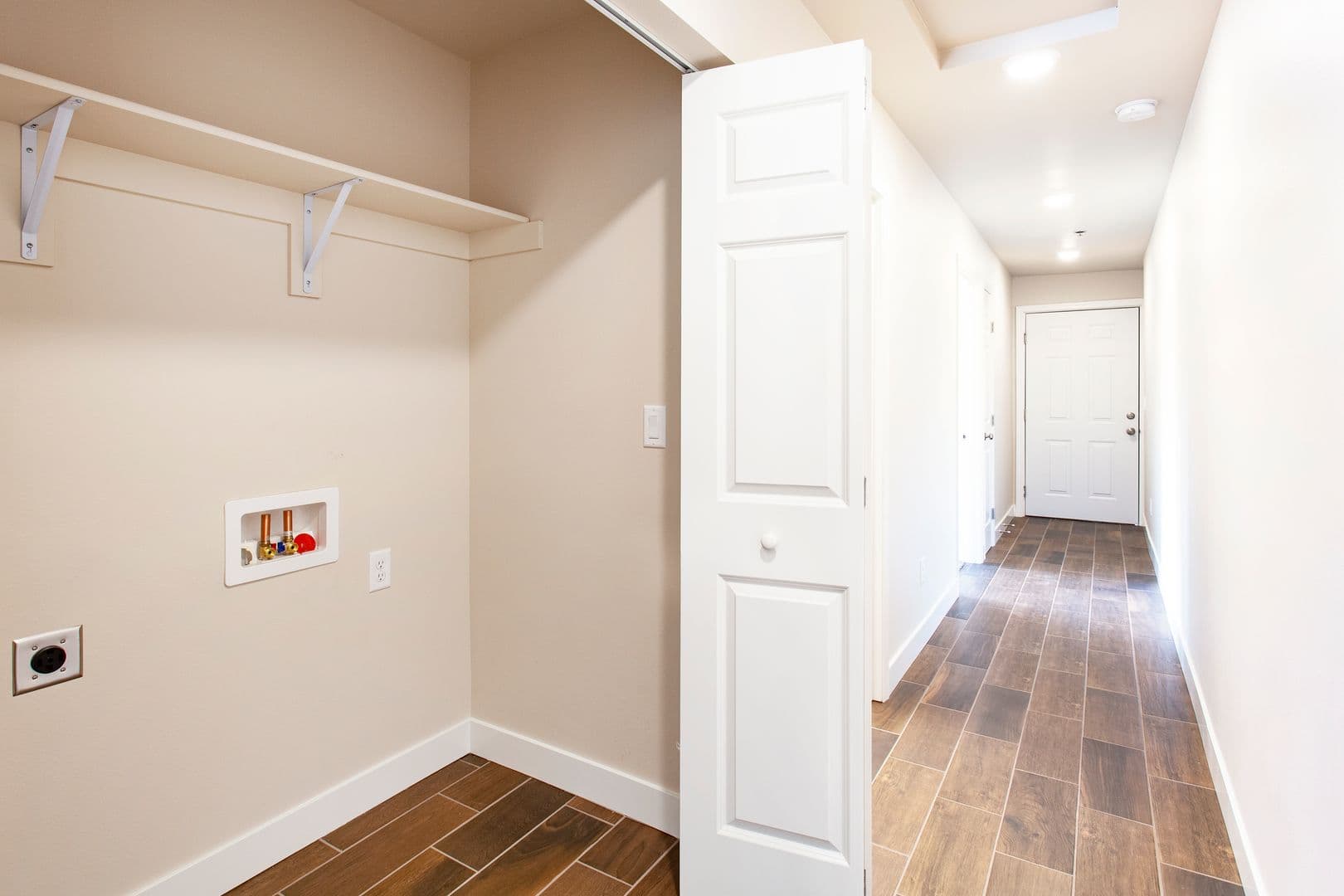 Kennewick Apartment: 5100 W Clearwater Ave