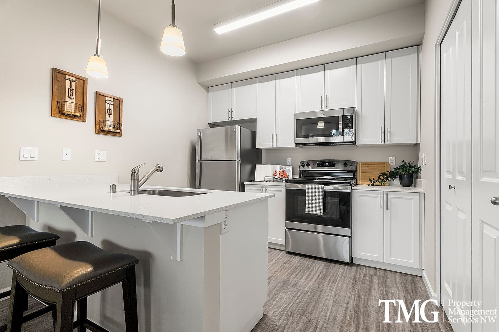 Ridgefield Apartment: 544 S Royle Rd