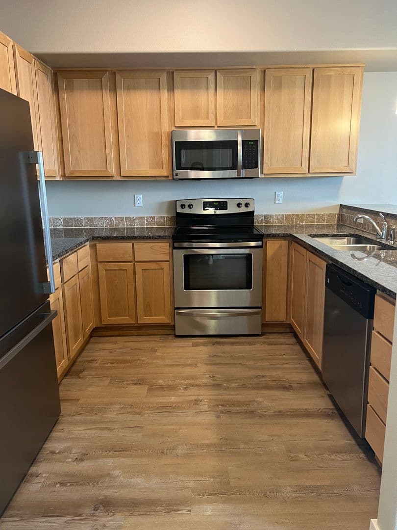 Vancouver Apartment: 608 NE 86th St